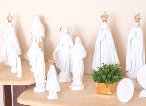 Como montar e decorar um altar santo