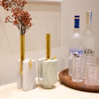 Vaso Ita Branco Menina Curiosa